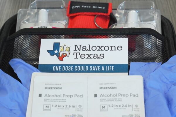 Naloxone kit