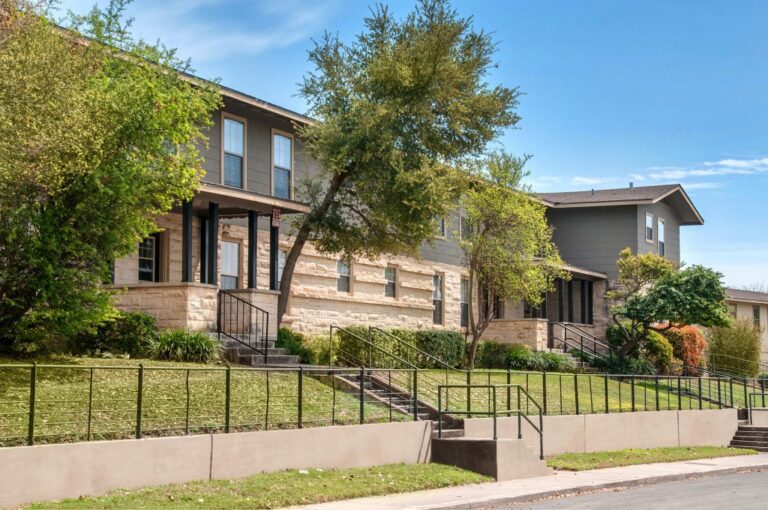 Neighborhood group questions redevelopment plans for Sunset Ridge apartments